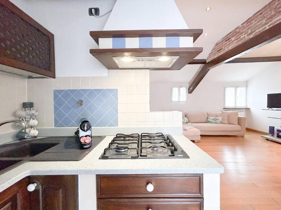 Ferienwohnung Elegante Mansarda 300Mt Dal Mare - Centro - Wifi Savona Exterior foto