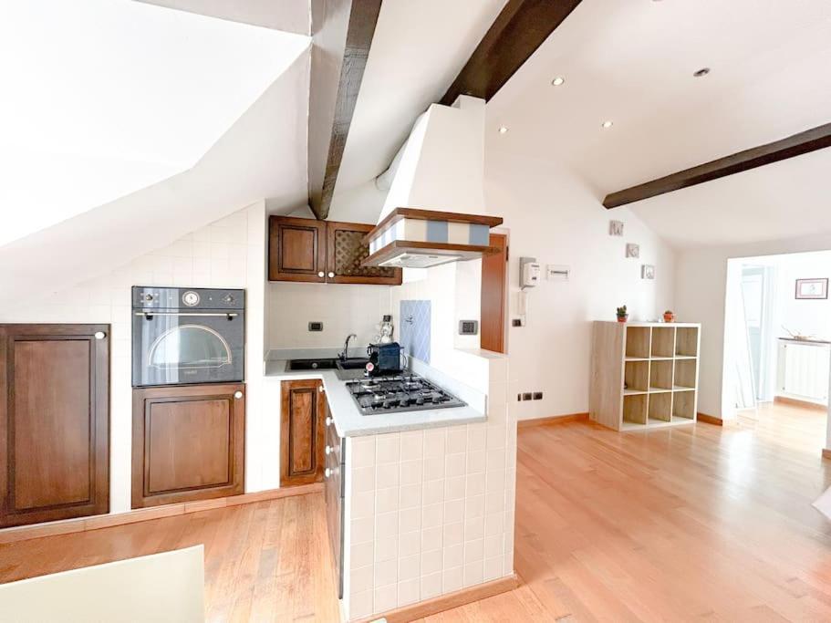 Ferienwohnung Elegante Mansarda 300Mt Dal Mare - Centro - Wifi Savona Exterior foto